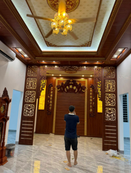 Vách ngăn phòng thờ chữ Thập